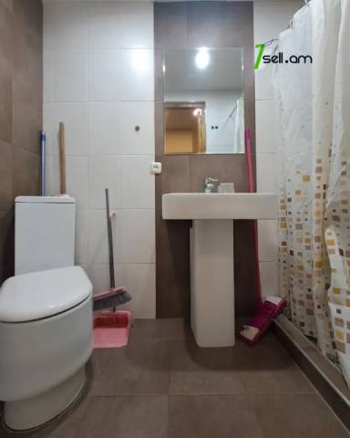 1 սենյականոց բնակարան Կորյունի փողոցում, 40 ք.մ., նախավերջին հարկ, կապիտալ վերանորոգված, քարե շենք