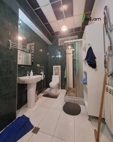 3 սենյականոց բնակարան Տերյան փողոցում, 110 քմ, նախավերջին հարկ, կապիտալ վերանորոգված, քարե շենք