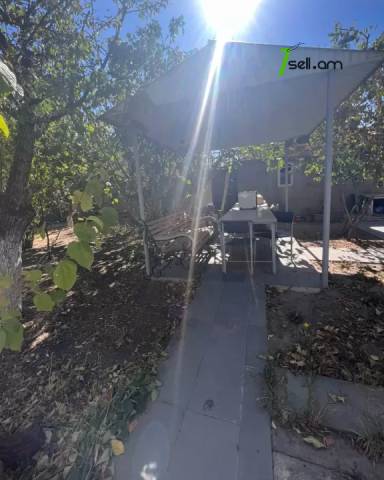 Երեք հարկանի քարե տուն Մարշալ Բաղրամյան պողոտայում Արաբկիրում, 840 ք.մ., 2 սանհանգույց