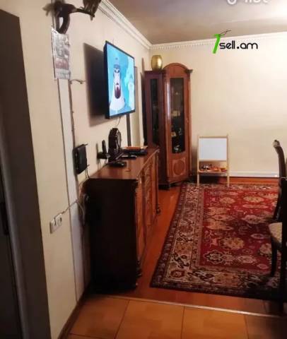 5 սենյականոց բնակարան Էրեբունիում, 84 ք.մ., 2 սանհանգույց, մի քանի պատշգամբ, կապիտալ վերանորոգված