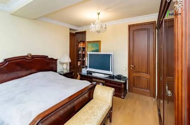 4 սենյականոց բնակարան Մոսկովյան փողոցում, 150 ք.մ., 2 սանհանգույց, 2/8 հարկ, եվրովերանորոգված