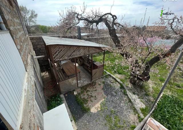 Երկու հարկանի քարե տուն Ներքին Շենգավիթ 9-րդ փողոցում Շենգավիթում, 185 ք.մ., 2 սանհանգույց