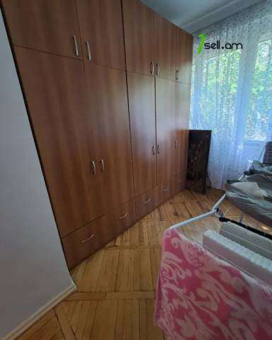 3 սենյականոց բնակարան Սարյան փողոցում, 77 ք.մ., մի քանի պատշգամբ, 2/5 հարկ, կոսմետիկ վերանորոգում