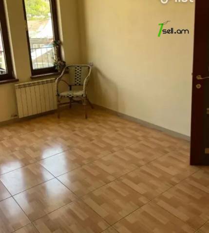 4 սենյականոց բնակարան Նալբանդյան փողոցում, 132 ք.մ., կապիտալ վերանորոգված, քարե շենք