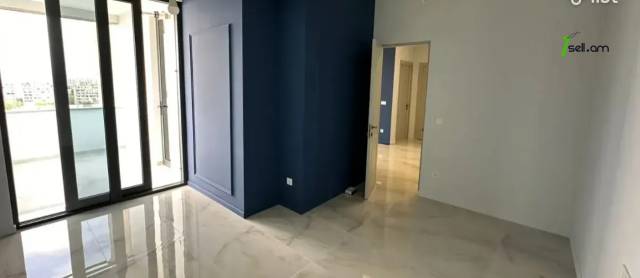 3 սենյականոց բնակարան նորակառույց շենքում Կոմիտասի պողոտայում, 87 ք.մ., բարձր առաստաղներ