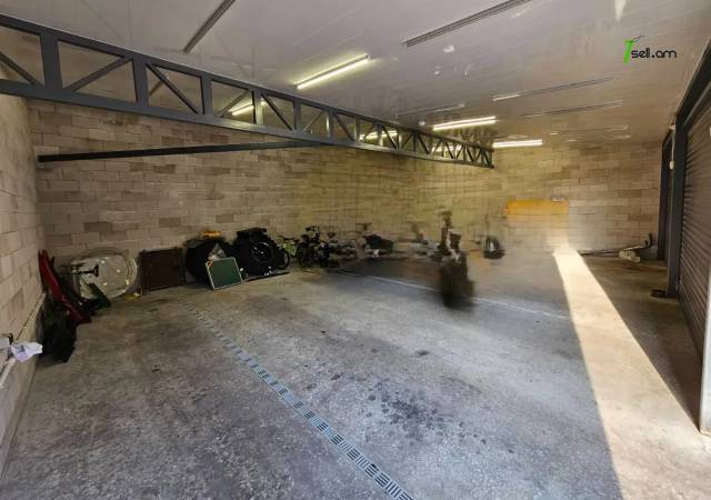 Երկու հարկանի քարե տուն Ամառանոցային փողոցում Ջրվեժում, 2100 քմ, 2 սանհանգույց, կապիտալ վերանորոգված