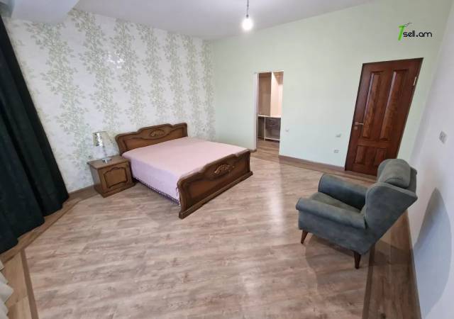 Երկու հարկանի տուն Անաստաս Միկոյանի փողոցում Դավիթաշենում, 400 ք.մ., 2 սանհանգույց, եվրովերանորոգված