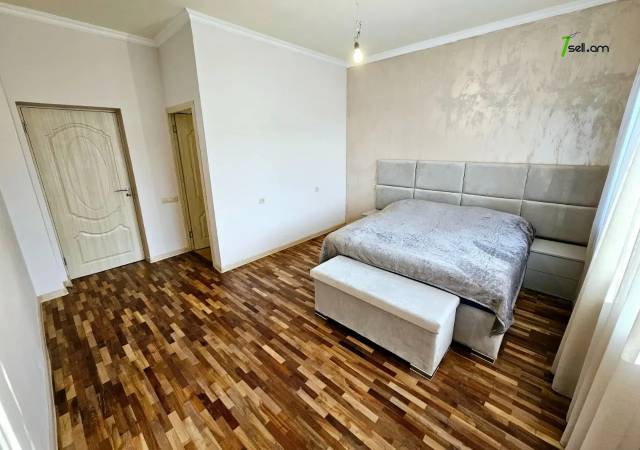 Երկու հարկանի քարե տուն Նոր Արեշի 37րդ փողոցում Էրեբունիում, 855 ք.մ., 2 սանհանգույց