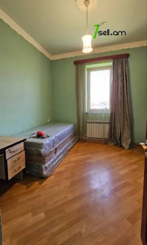 Երկու հարկանի քարե տուն Սիլիկյանի 5-րդ փողոցում Աջափնյակում, 3000 քմ, 2 սանհանգույց, մեծ հողամաս