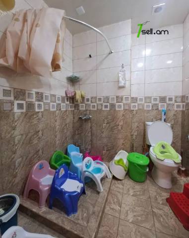 Բազմաֆունկցիոնալ գույք Գյուրջյան փողոցում Նոր Նորքում, 400 ք.մ.