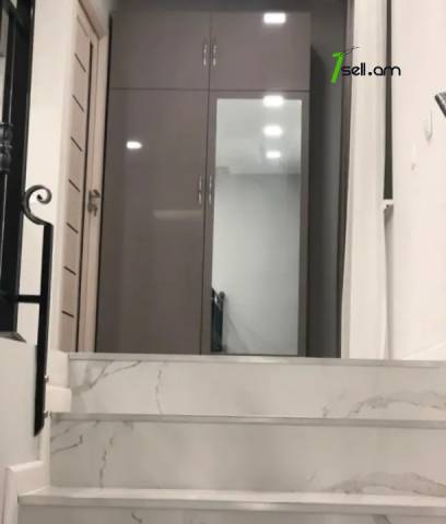 Երկու հարկանի քարե տուն Արմենակ Արմենակյան փողոցում Նորք Մարաշում, 60 քմ, եվրովերանորոգված