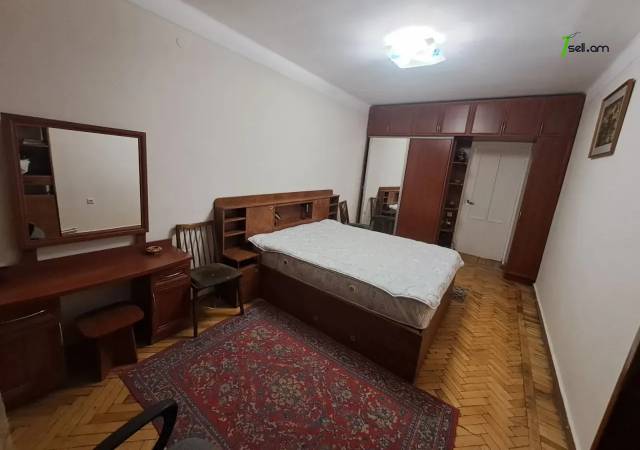 3 սենյականոց բնակարան Աբովյան փողոցում, 85 ք.մ., 2 սանհանգույց, 3/5 հարկ, կոսմետիկ վերանորոգում