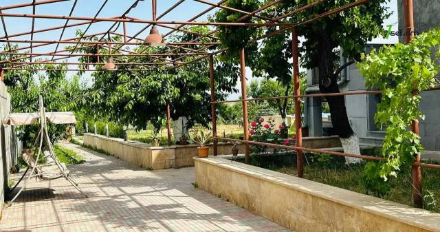 Երկու հարկանի քարե տուն Ջրվեժում, 1200 քմ, 3+ սանհանգույց, եվրովերանորոգված