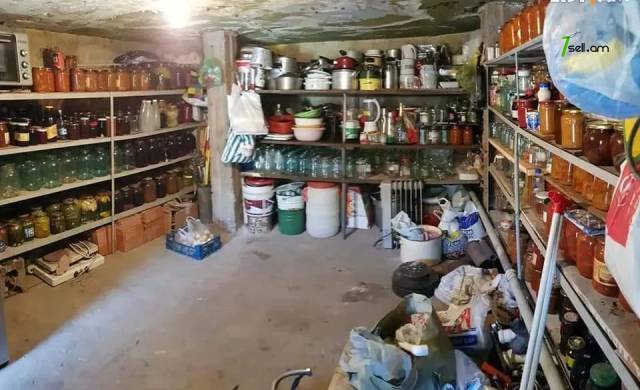 Երկու հարկանի քարե տուն Դավիթ Մալյան փողոցում Ավանում, 478 քմ, կոսմետիկ վերանորոգում