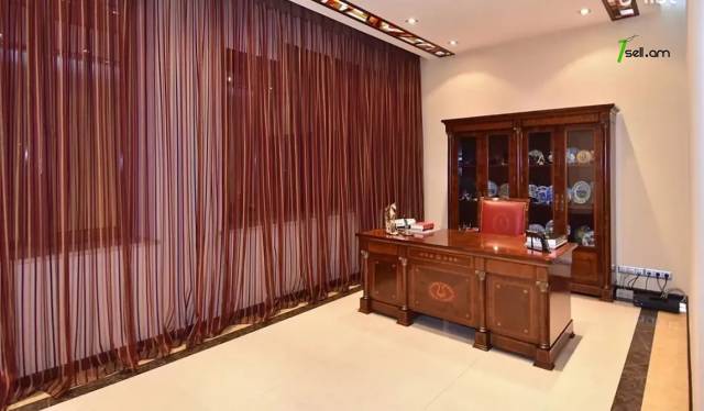 Երեք հարկանի տուն Աբովյան փողոցում Ավանում, 1250 ք.մ., 3+ սանհանգույց, եվրովերանորոգված