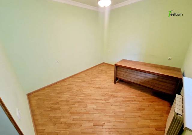 Երկու հարկանի քարե տուն 9-րդ փողոցում Նորք Մարաշում, 600 ք.մ., 2 սանհանգույց, կապիտալ վերանորոգված