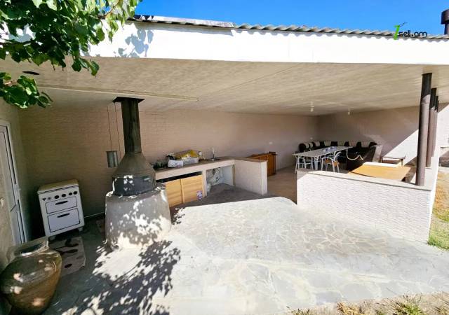 Երկու հարկանի տուն Մհեր Մկրտչյան փողոցում Ավանում, 1080 ք.մ., 3+ սանհանգույց, կապիտալ վերանորոգված