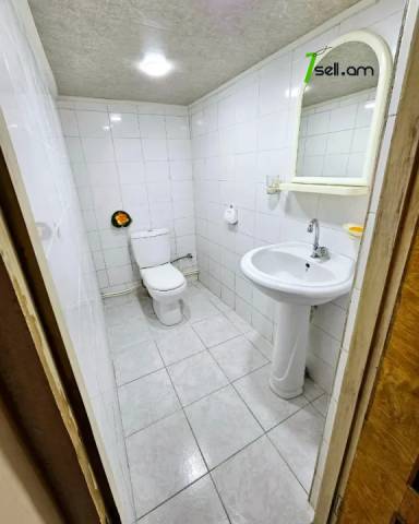 4 սենյականոց բնակարան Երվանդ Քոչարի փողոցում, 100 ք.մ., 2 սանհանգույց, նախավերջին հարկ