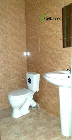 3 սենյականոց բնակարան նորակառույց շենքում Նիկողայոս Ադոնցի փողոցում, 92 ք.մ., բարձր առաստաղներ