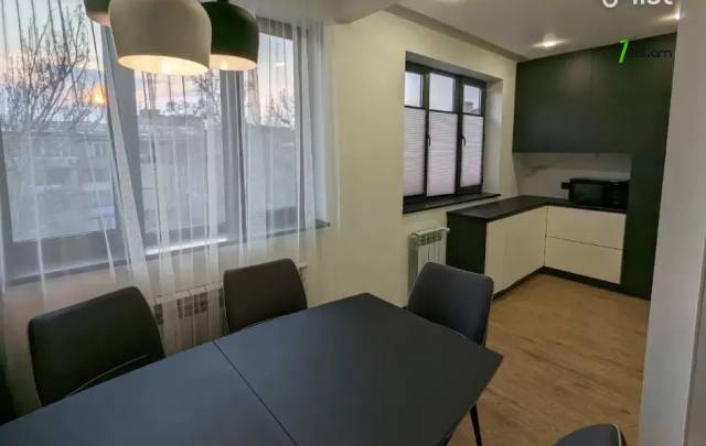 3 սենյականոց բնակարան, Vagharsh Vagharshyan street, 74 ք.մ., նախավերջին հարկ