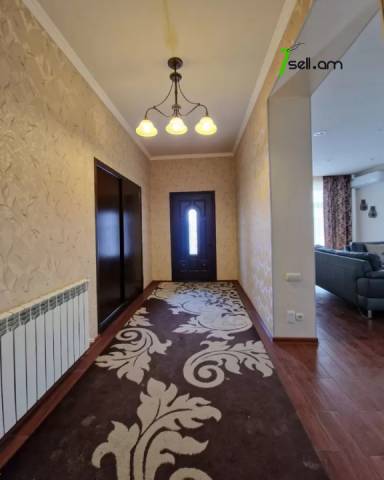 Երկու հարկանի քարե տուն, Գ-1 թաղամաս Աջափնյակում, 500 ք.մ., 3+ սանհանգույց, եվրովերանորոգված