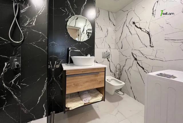 3 սենյականոց բնակարան նորակառույց շենքում Կարապետ Ուլնեցու փողոցում, 74 ք.մ., բարձր առաստաղներ