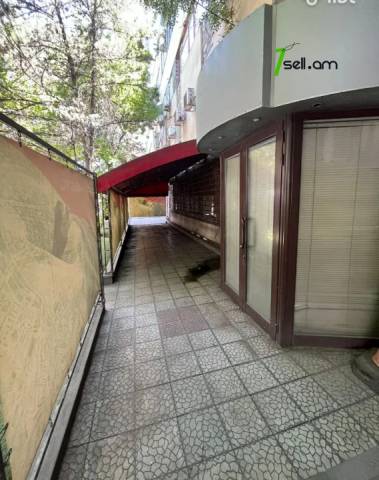Բազմաֆունկցիոնալ գույք Վարդանանց փողոցում կենտրոնում, 300 քմ