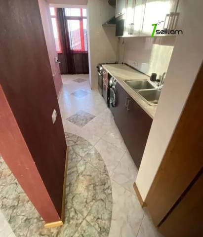 3 սենյականոց բնակարան Էրեբունու փողոցում, 64 քմ, 3/5 հարկ, եվրովերանորոգված, քարե շենք