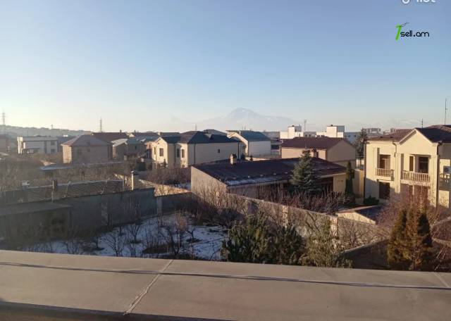 Երեք հարկանի տուն Բագրևանդի փողոցում Նոր Նորքում, 320 քմ, 2 սանհանգույց, կապիտալ վերանորոգված