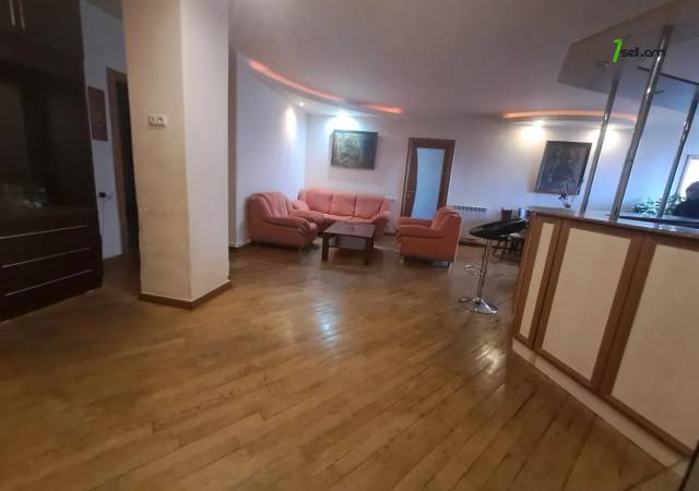 3 սենյականոց բնակարան Երվանդ Քոչարի փողոցում, 85 ք.մ., 6/14 հարկ, կապիտալ վերանորոգված