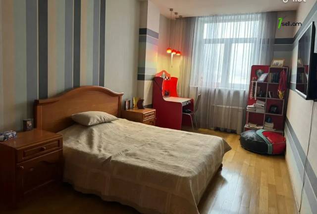 4 սենյականոց բնակարան նորակառույց շենքում Դերենիկ Դեմիրճյանի փողոցում, 181 քմ, 4/11 հարկ