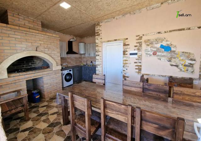 Երկու հարկանի քարե տուն 1-ին փողոցում Բյուրեղավանում, 700 քմ, 3+ սանհանգույց, կապիտալ վերանորոգված