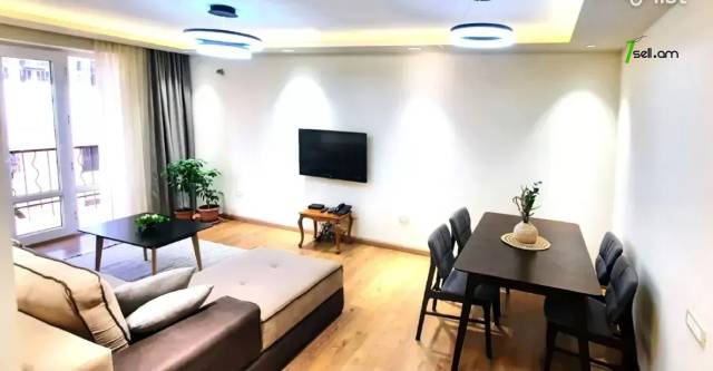 4 սենյականոց բնակարան Սարյան փողոցում, 92 ք.մ., 6/8 հարկ, 2 սանհանգույց, եվրովերանորոգված, քարե շենք