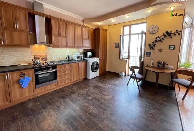 4 սենյականոց բնակարան նորակառույց շենքում Անտառային փողոցում, 125 ք.մ., 2 սանհանգույց