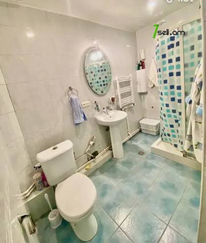 4 սենյականոց բնակարան Հայկ Գյուլիքևխյանի փողոցում, 90 ք.մ., կապիտալ վերանորոգված, քարե շենք