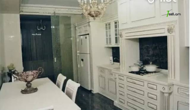 5 սենյականոց բնակարան նորակառույց շենքում Եկմալյան փողոցում, 200 ք.մ., 2 սանհանգույց