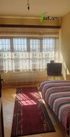 Երկու հարկանի քարե տուն Բագրևանդի փողոցում Նոր Նորքում, 250 ք.մ., 2 սանհանգույց, եվրովերանորոգված