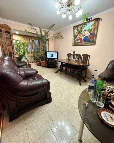 3 սենյականոց բնակարան, Safaryan St, 64 ք.մ., 3/5 հարկ, եվրովերանորոգված, քարե շենք