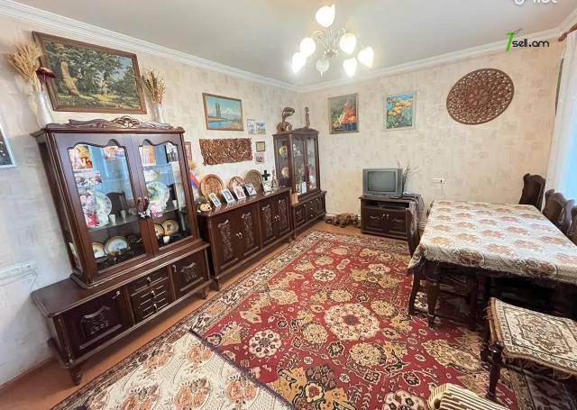 3 սենյականոց բնակարան Զաքարիա Քանաքեռցու փողոցում, 79 քմ, 6/9 հարկ, մի քանի պատշգամբ