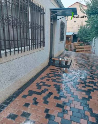 Մեկ հարկանի քարե տուն Պարույր Սևակի փողոցում Ավանում, 110 քմ, 2 սանհանգույց, կապիտալ վերանորոգված