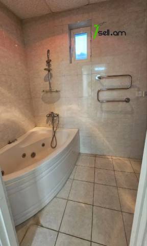 Բազմաֆունկցիոնալ գույք Սայաթ-Նովայի պողոտայում կենտրոնում, 260 քմ