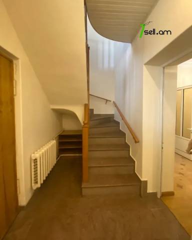 Երկու հարկանի քարե տուն, Armen Tigranyan street Արաբկիրում, 550 ք.մ., 3+ սանհանգույց