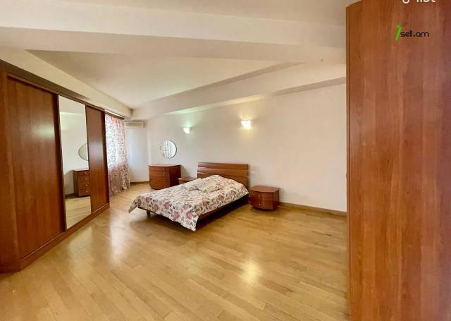 Ընդարձակ 4 սենյականոց բնակարան նորակառույց շենքում Զաքյան փողոցում, 270 ք.մ., 3+ սանհանգույց