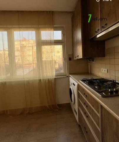 2 սենյականոց բնակարան Մարգարյան փողոցում, 45 ք.մ., 2/5 հարկ, եվրովերանորոգված, քարե շենք