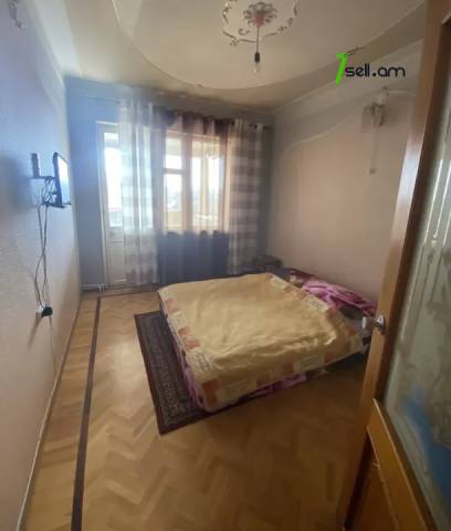 4 սենյականոց բնակարան, Արագածի զանգված, 120 ք.մ., 2/5 հարկ, 2 սանհանգույց, բարձր առաստաղներ