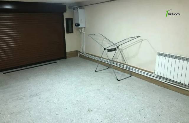 Երկու հարկանի քարե տուն Արմենակ Արմենակյան փողոցում Նորք Մարաշում, 60 քմ, եվրովերանորոգված