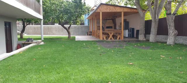 Երկու հարկանի քարե տուն Արաբկիրում, 1100 ք.մ., մասնակի վերանորոգում