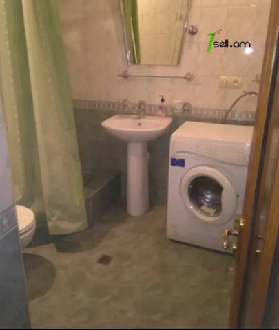 2 սենյականոց բնակարան Նալբանդյան փողոցում, 50 քմ, նախավերջին հարկ, բարձր առաստաղներ