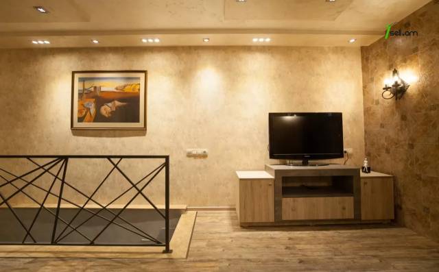 5 սենյականոց բնակարան Սայաթ-Նովայի պողոտայում, 150 քմ, 2/4 հարկ, 3+ սանհանգույց