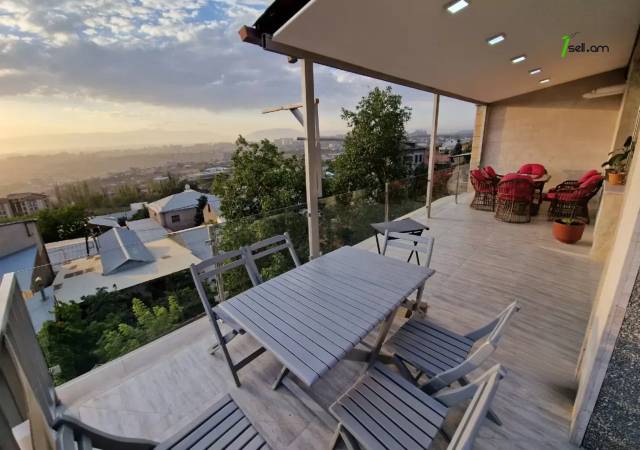 Երեք հարկանի քարե տուն, Նորք-Մարաշ վարչական շրջան Նորք Մարաշում, 300 ք.մ., 3+ սանհանգույց